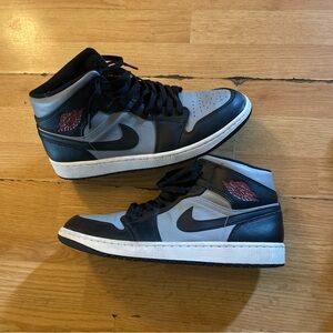 Jordan 1 mid shadow